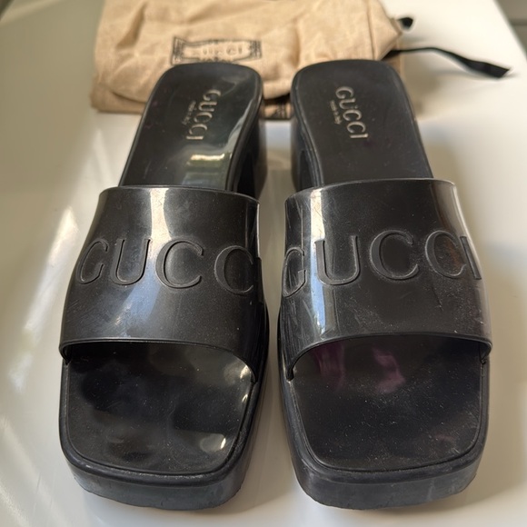 GUCCI WOMEN'S RUBBER SLIDE SANDAL BLACK - Picture 4 of 7